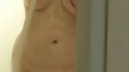Dos alemanes lesbianas fascinar a cada uno de chicas desnudas en la selva los otros