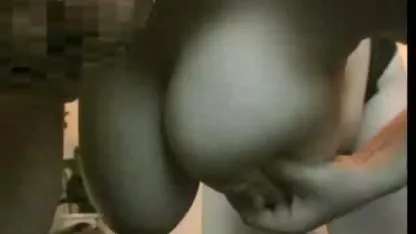 Borracho ruso de pollo bailando sin mujeres desnudas bailando en el tubo sostén