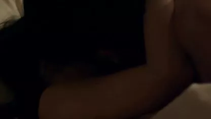 Lily lluvia mujeres bailando el tubo desnudas dorada en mi tocador
