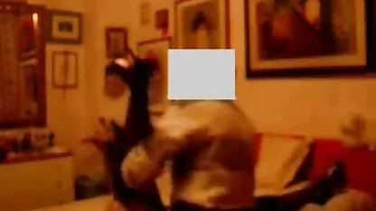 Seductora viejas bailando desnudas rubia se masturba en la cámara emocionante con sus caricias