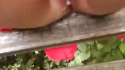 Chick hábilmente aspirado en un Europeo resort teen bailando desnudas