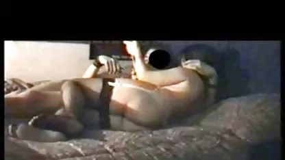 Ella chupa mientras yo disparo de la buenas tetas desnudas cámara