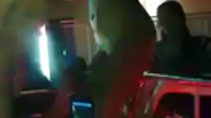 Acaricia tias negras desnudas su coño húmedo