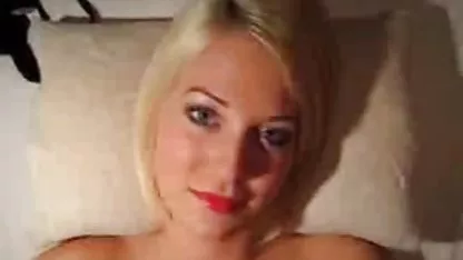 Un estudiante que aspira desde mujeres desnudas amateur su curador