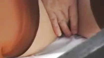 Lamiendo el nekane desnuda coño a su amiga