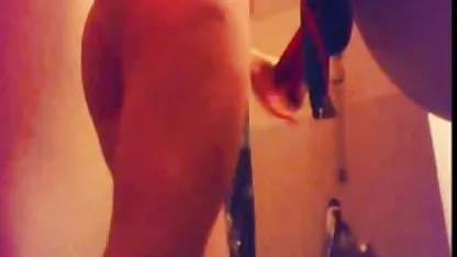 Alenna mamacitas desnudas con gafas chupa la polla y se la come esperma