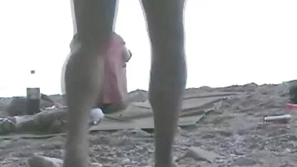 Dulce pareja de divertirse mujeres sexis encueradas con un hombre