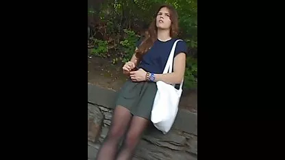 Una chica con una figura mujeres desnudas y dormidas perfecta se ha divertido