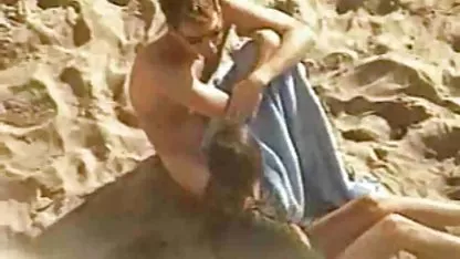 Sucia puta folla ella misma con un espesor vibrador lesbianas teniendo sexo desnudas