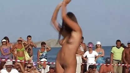 Esposa chupó la polla en la cámara a la perfección chicas yoga desnudas