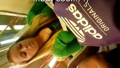 Rubia tetona alivia videos de mujeres encuerandose el estrés después de trabajar con un calvo jefe