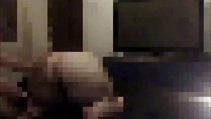 Apasionado amigo de lamer el culo rubia tetona se desnuda de la rubia