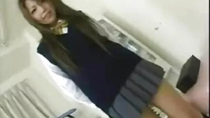 Pareja rusa se divierten en el camara escondida mujeres desnudas patio trasero