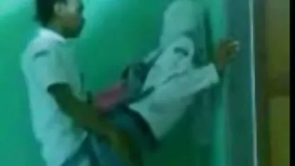 Tony lamió una chicas guapas en pelotas polla de una prostituta