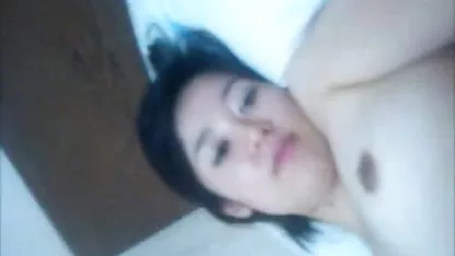 La perra nenas durmiendo desnudas se abalanzó sobre un chico y quiere sexo