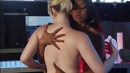 Sexo caliente con una hermosa chica en la piscina señoras bañandose desnudas