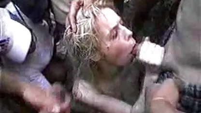 Muy puta madura pareja de alemanes chica se desnuda en la calle xnxx