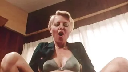 Larisa está emocionado de sus hábiles mujeres desnudas amateur dedos sobre el clítoris