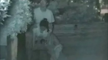 Hermosa chica se masturba en la naturaleza mujeres se desnudan por dinero