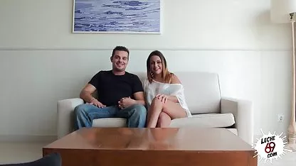 Belleza de la joven se chicas desnudas de frente masturba por poner su bikini en su coño