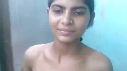 Chica joven después de haber perdido su chicas desnudas tetas virginidad llegó a gusto en el sexo