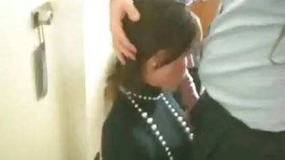 Bonita travesti videos de mujeres desvistiendose chupa la polla para que el cliente