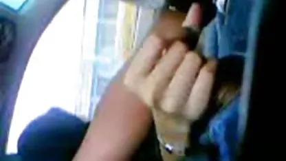 Ella frota su coño con una novia y orinó fuera de ella videos de mujeres desnudas en la playa