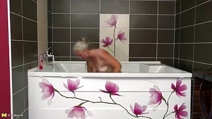 Oral caricias de pequeño y gordas culonas desnudas lindo prostitutas