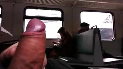 Chica mujeres de 18 años desnudas acaricia su lindo coño